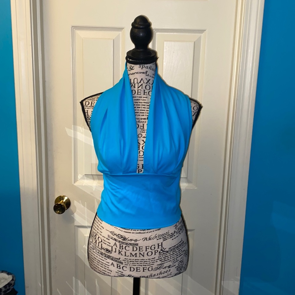 Sexy backless cropped halter